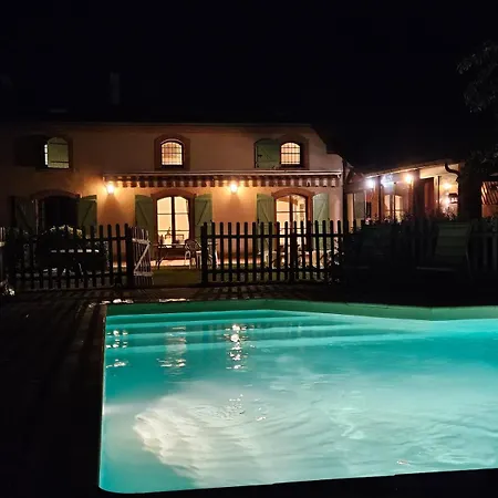 Avec Piscine Et Clim Pour 12 Personnes Aux Portes De Toulouse 度假居