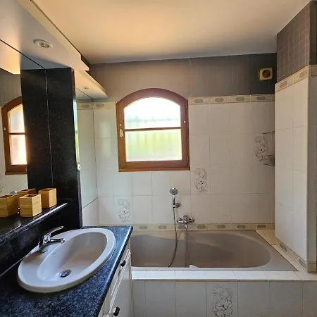 Avec Piscine Et Clim Pour 12 Personnes Aux Portes De Toulouse 度假居